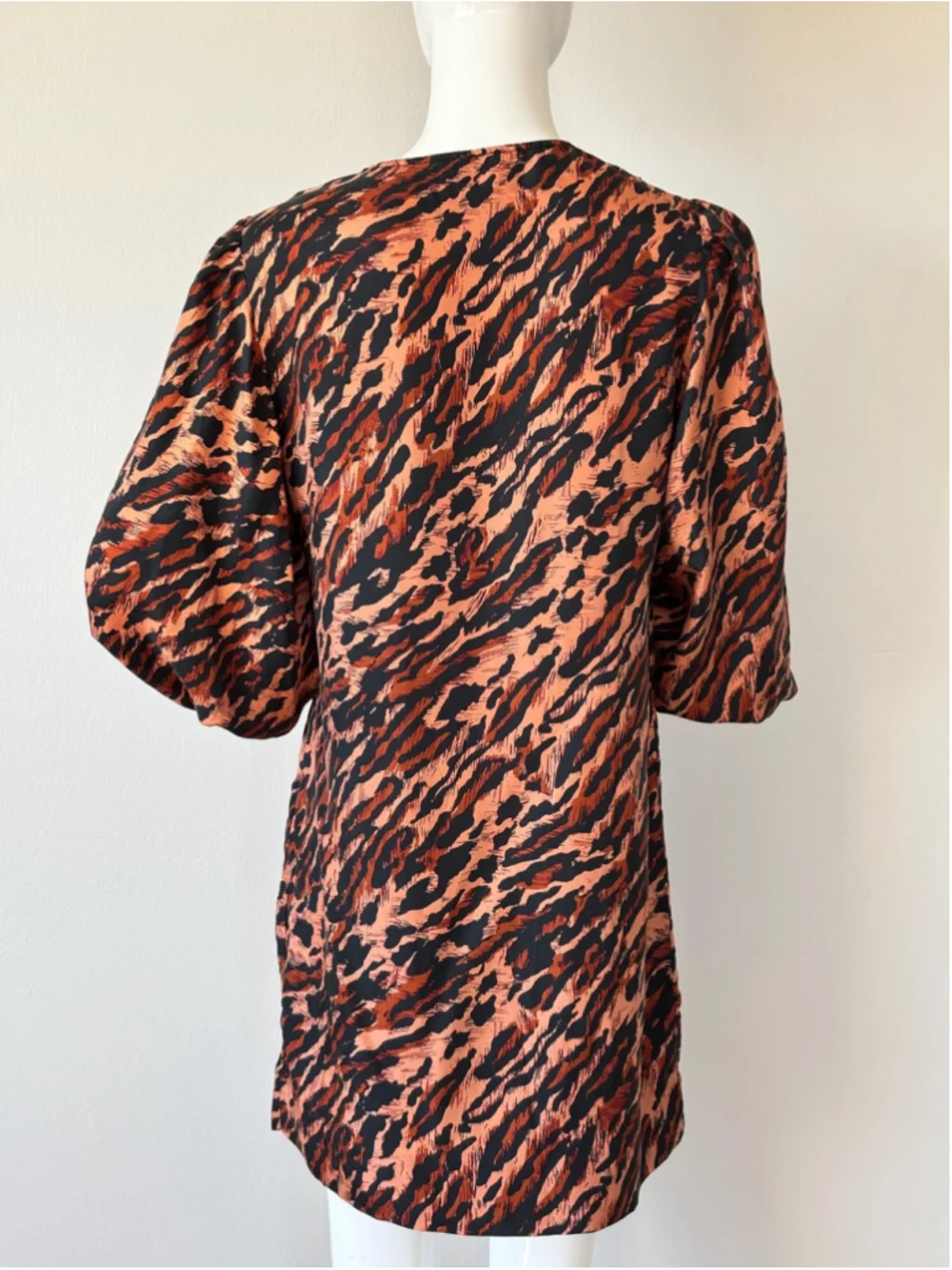 Sandro Paris Silk Leopard Print Dress FR 38 (M) V-Neck Puff Sleeve Mini Designer - Picture 6 of 9